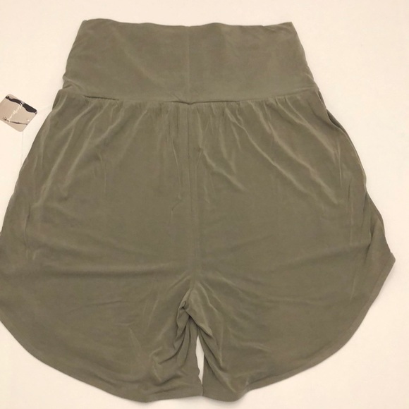 FP MOVEMENT pull up shorts - Picture 4 of 8